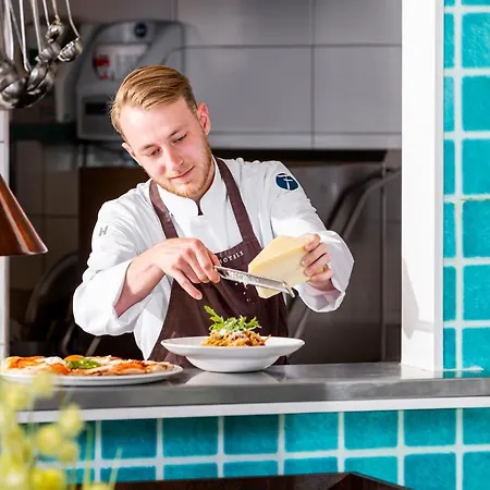 Fletcher - Restaurant Nautisch Kwartier 4* 휘첸